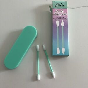 Aria Beauty Reusable Makeup Swabs with Case